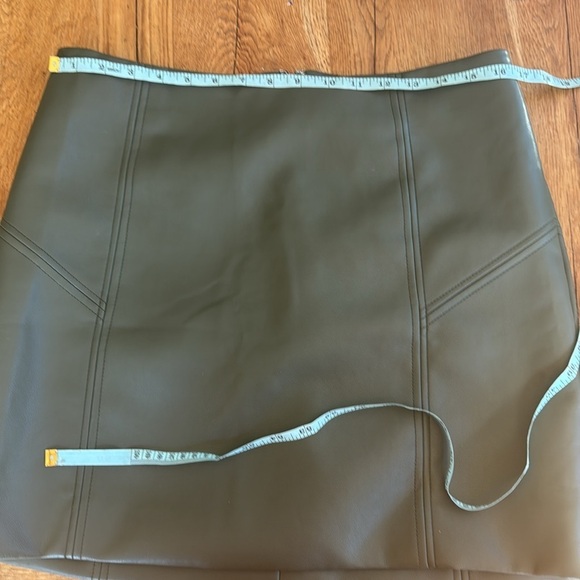 Bagatelle Faux Leather High Waisted Skirt in Winter Olive Size L - Picture 4 of 8